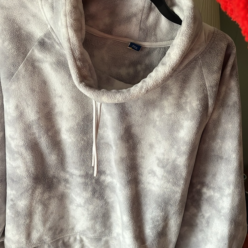 Super soft, fleece, cowl neck, cropped sweatshirt. Grey and white. Size XXL - Picture 6 of 7